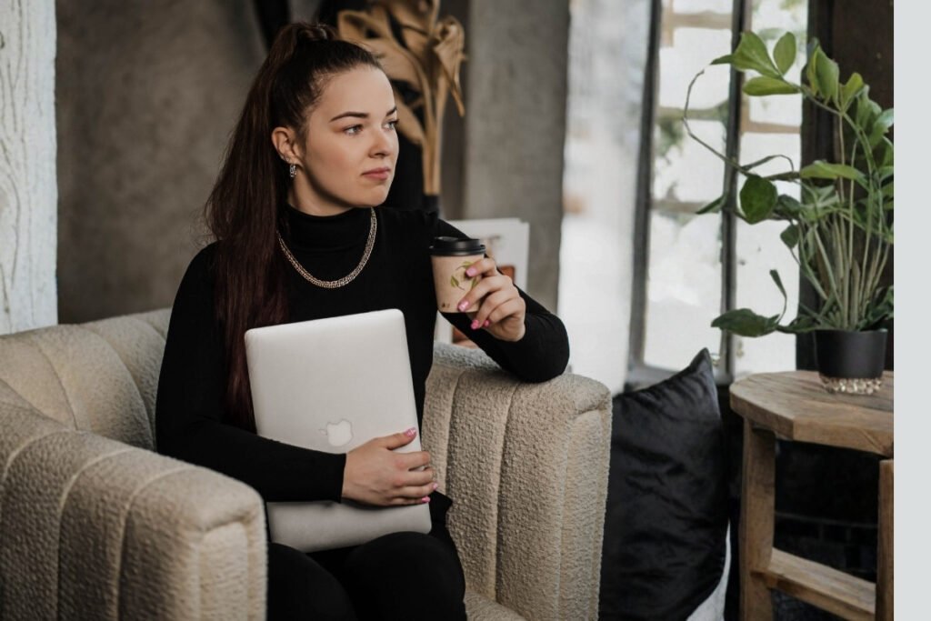 Socialinių tinklų marketingo specialistė Paulina Padeginskaitė – turinio kūrimas, SMM strategija ir efektyvios META Ads reklamos verslo augimui.