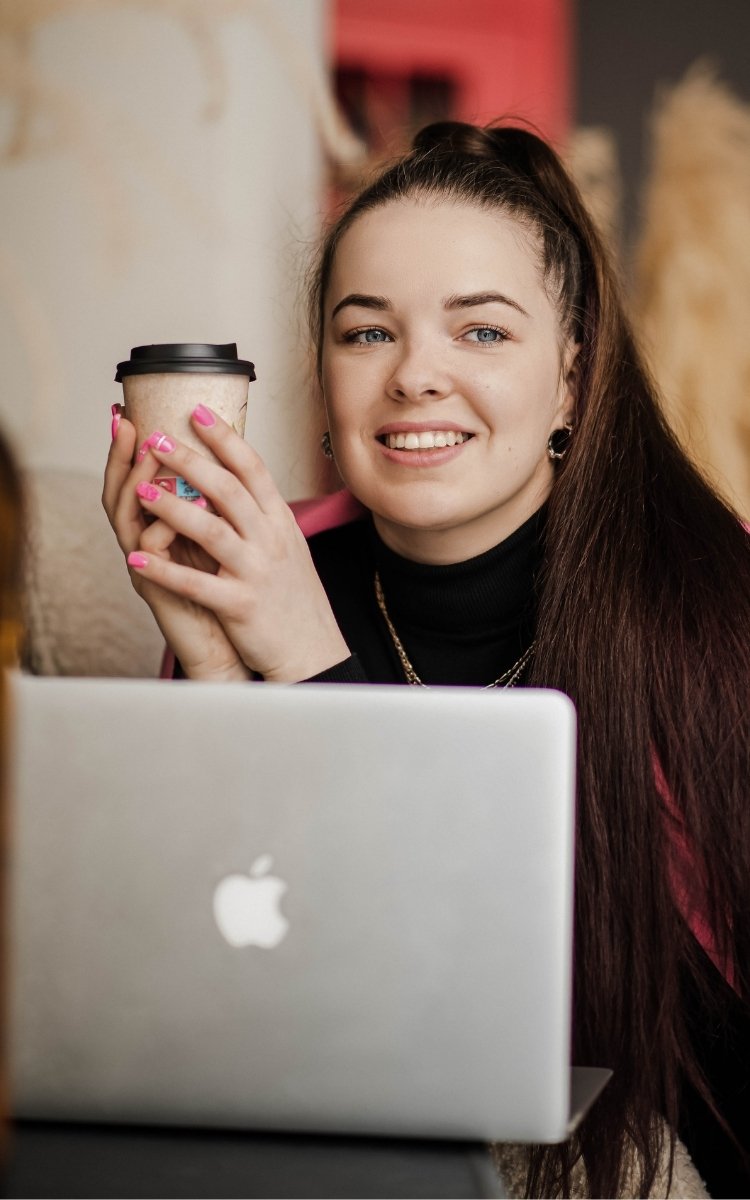 Socialinių tinklų marketingo specialistė Paulina Padeginskaitė – turinio kūrimas, SMM strategija ir efektyvios META Ads reklamos verslo augimui.