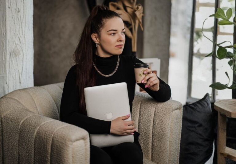 Socialinių tinklų marketingo specialistė Paulina Padeginskaitė – turinio kūrimas, SMM strategija ir efektyvios META Ads reklamos verslo augimui.